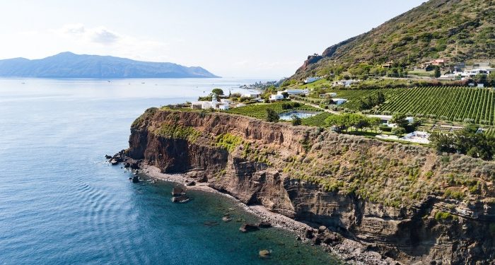 Nineteenth-Century Lighthouse Renovation by MAB Arquitectura